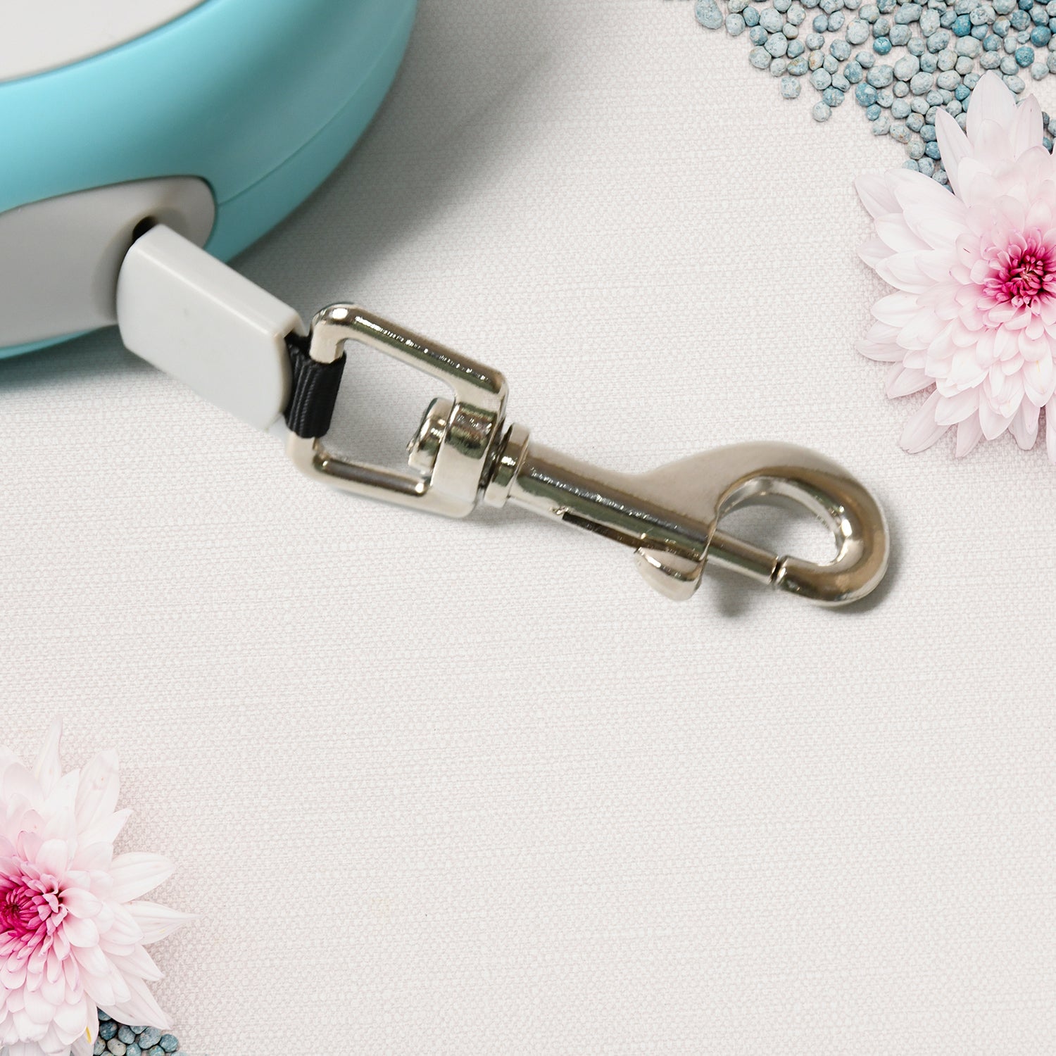 8519 Retractable Dog Leash, Pet Walking Leash with Anti-Slip Handle, Strong Nylon Tape, Tangle-Free, One-Handed One Button Lock & Release, Suitable for Small / Medium Dog Or Cat, 16.5 ft (5 m)