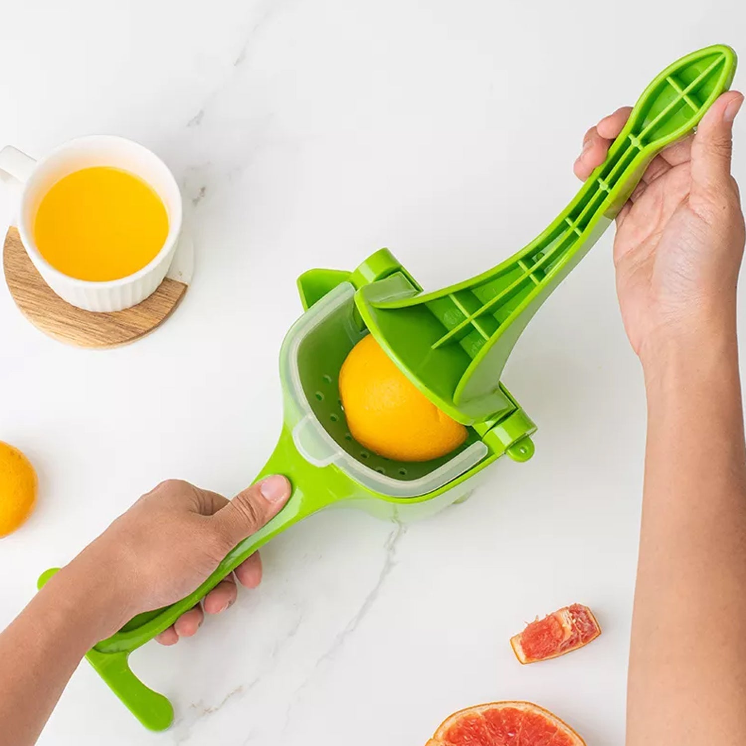 2337A Manual Plastic Fruit Juicer, Hand Press Lemon Squeezer Hand Juicer Citrus Press Juicer Fruit Extractor Tool for Orange, Limes, Lemon ( Brown Box )