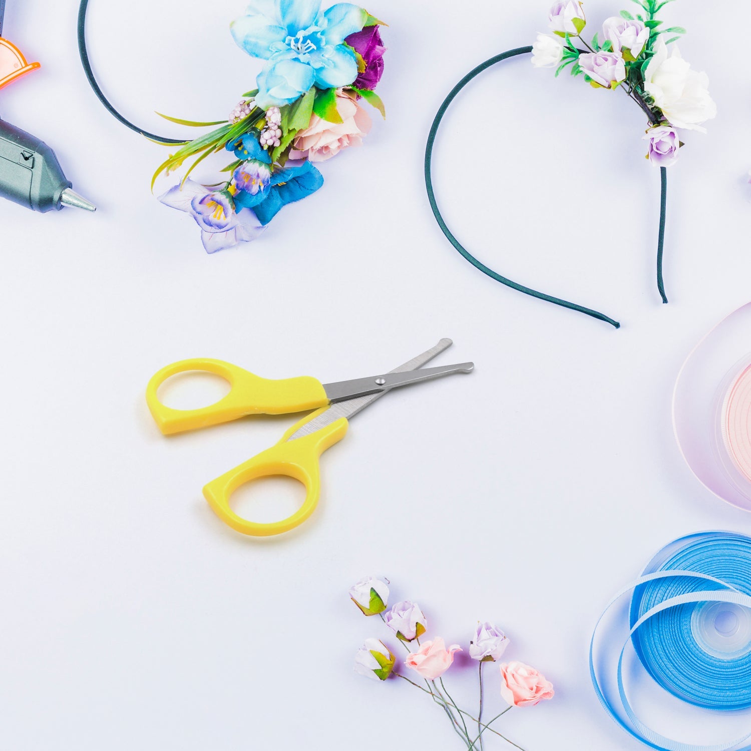 1775 Small Students Plastic Hand Tools Handle Paper Cutter Card Making Scrapbook Craft Scissors, Craft Shears Sharp Scissors, Stainless Steel Blade Scissors (1 Pc)