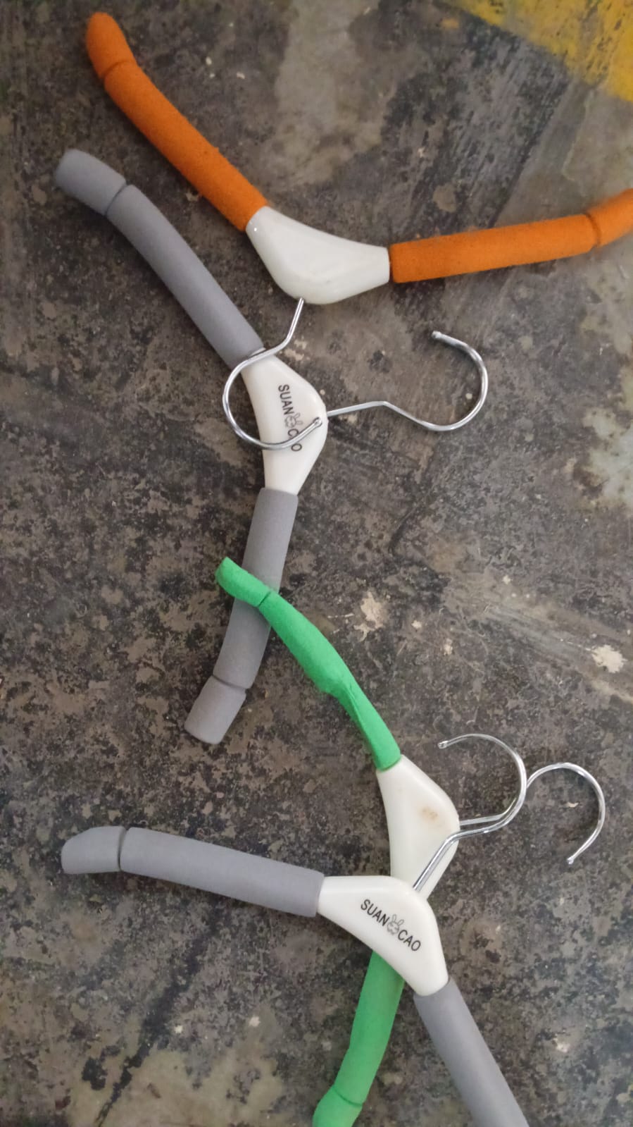 Solid Sponge Hanger Non-Slip Hanger Home No Trace Clothes Hanging Pants Clip Clothing Store Hangers, Clothes Hanger for Closet Wedding Dress Women, Men, Children Clothing (1 Pc / Mix Color)