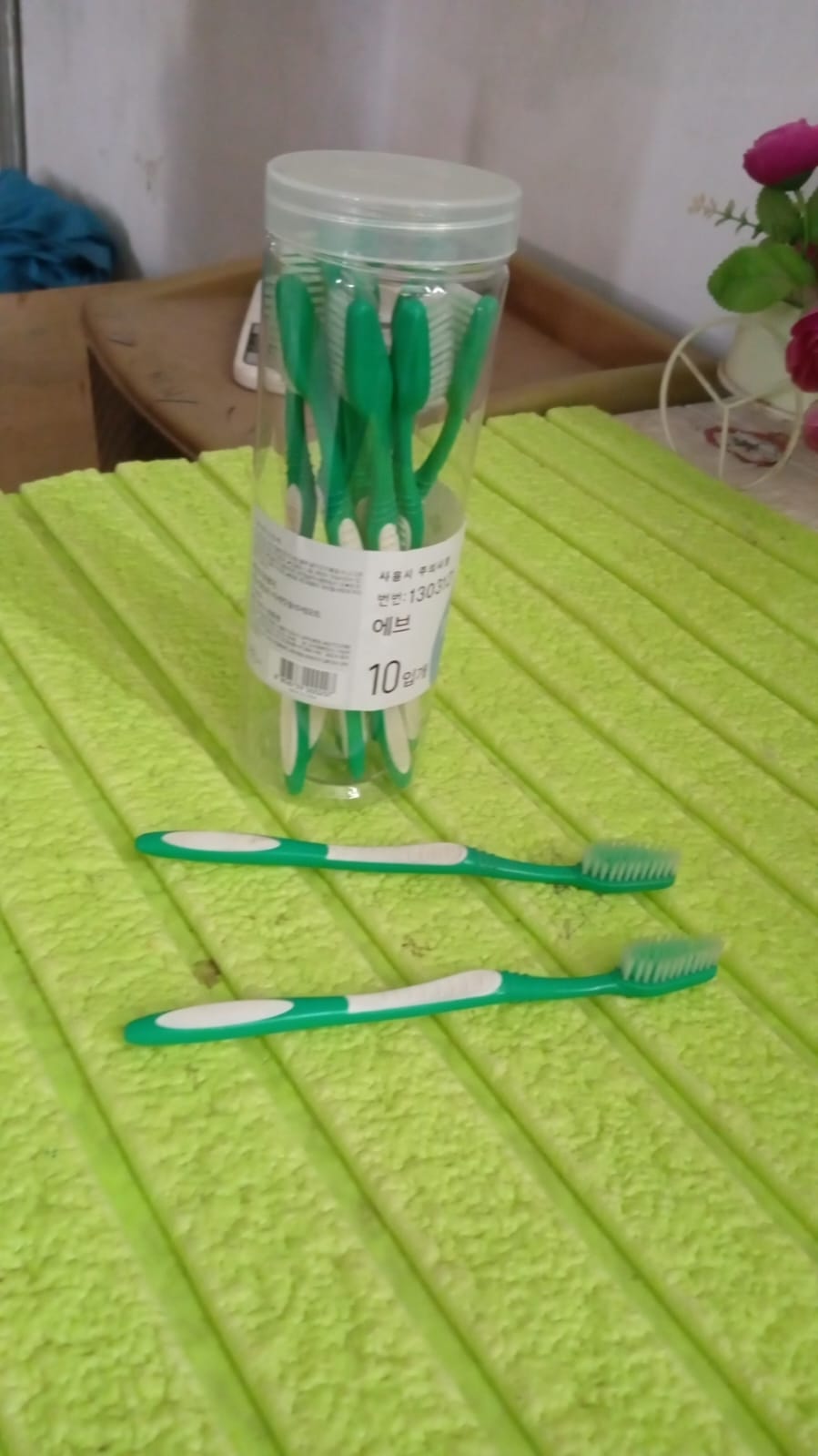 13080 Plastic Toothbrush With Plastic Round Box for Men and Women, Kids, Adults Plastic Toothbrush (10 pcs Set)