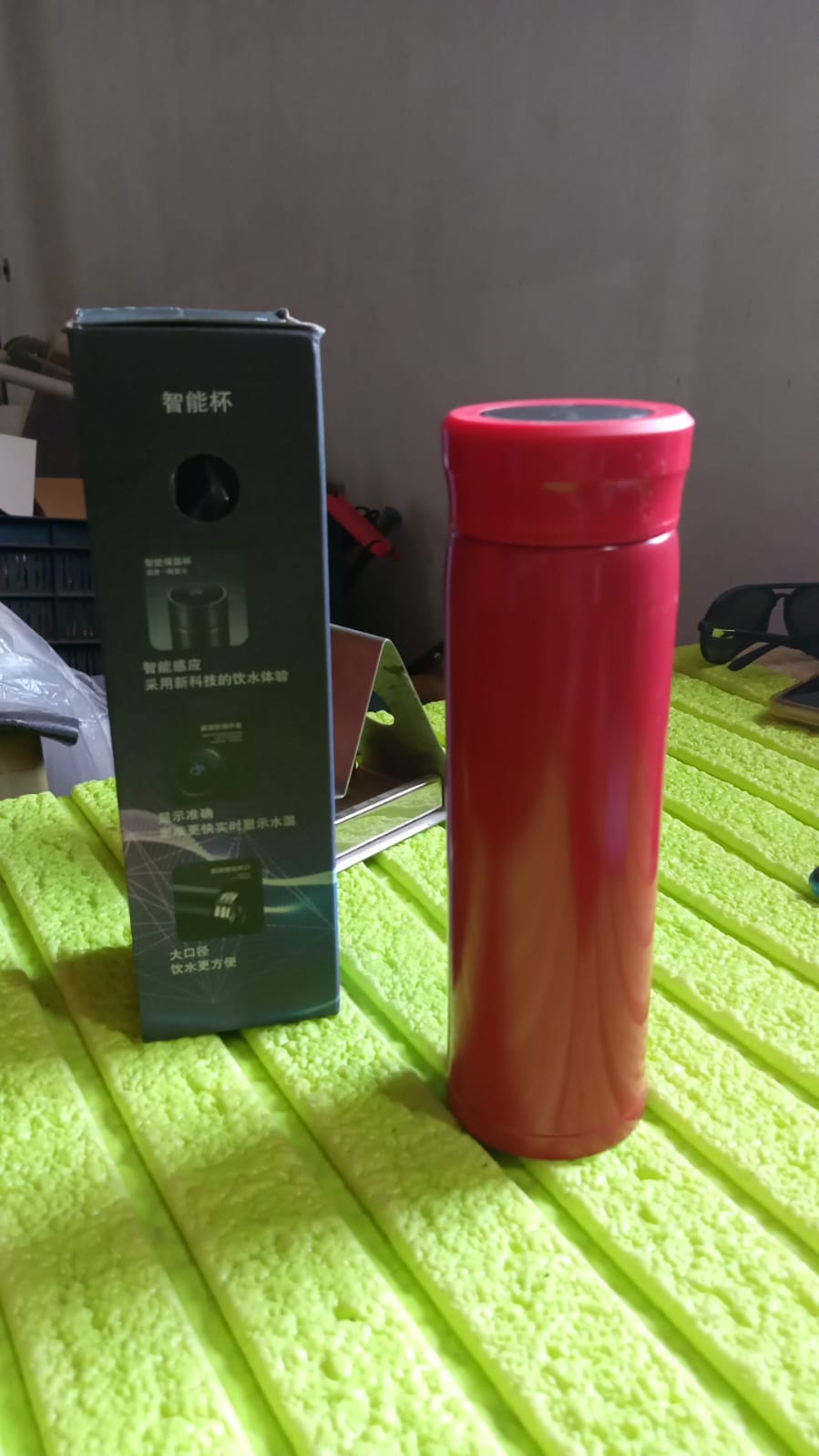 12994 Smart Vacuum Insulated Water Bottle with LED Temperature Display, Cold & Hot | Leak Proof | Office Bottle | Gym | Home | Kitchen | Hiking | Trekking | Travel Bottle (Mix Color & Design / 500 ML)