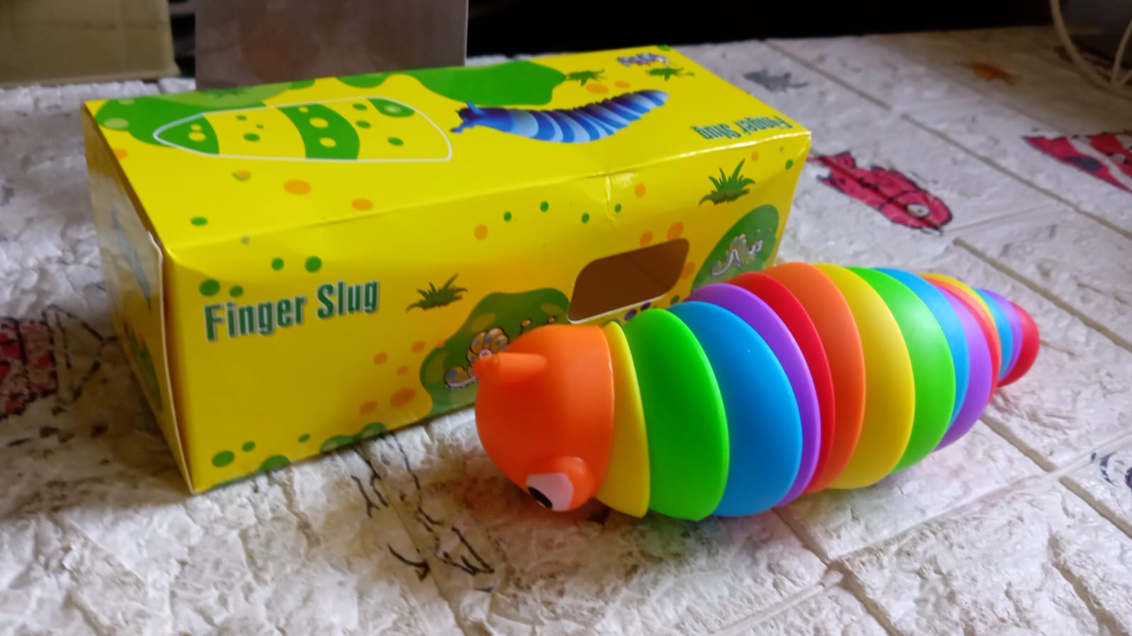 17594 3D Rainbow Color Plastic Slug Fidget Toys, Stress Relieving Toy, Sensory Slug Toy for Boys and Girls, Finger slug Toy, for Autistic, Caterpillar Fidget Toys Stress Relief Gifts for Toddlers Kids Adults (1 Pc)