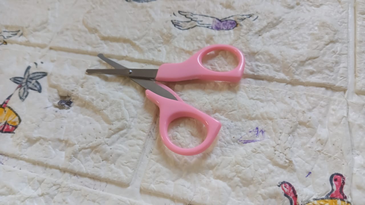 1775 Small Students Plastic Hand Tools Handle Paper Cutter Card Making Scrapbook Craft Scissors, Craft Shears Sharp Scissors, Stainless Steel Blade Scissors (1 Pc)