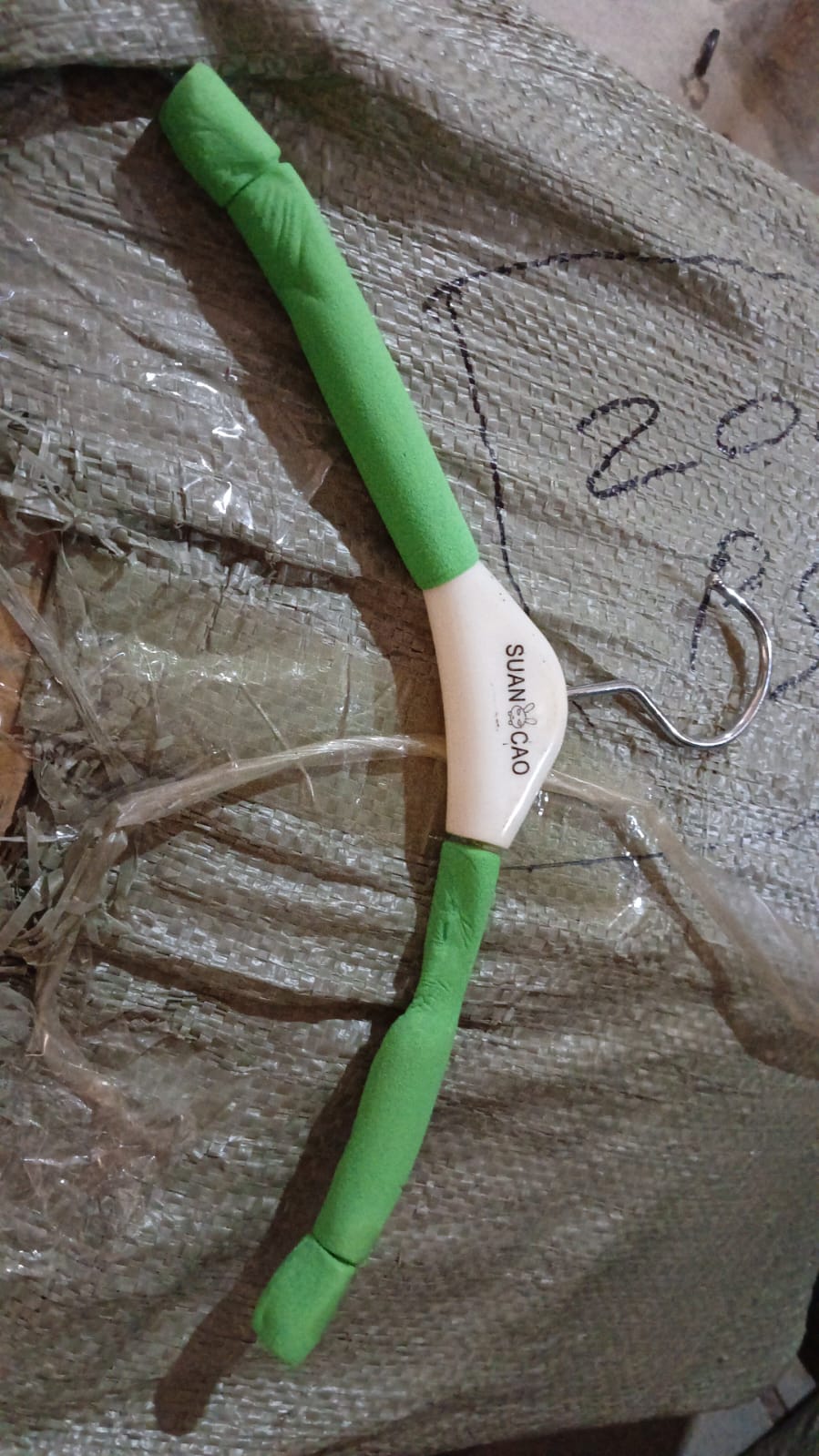 Solid Sponge Hanger Non-Slip Hanger Home No Trace Clothes Hanging Pants Clip Clothing Store Hangers, Clothes Hanger for Closet Wedding Dress Women, Men, Children Clothing (1 Pc / Mix Color)