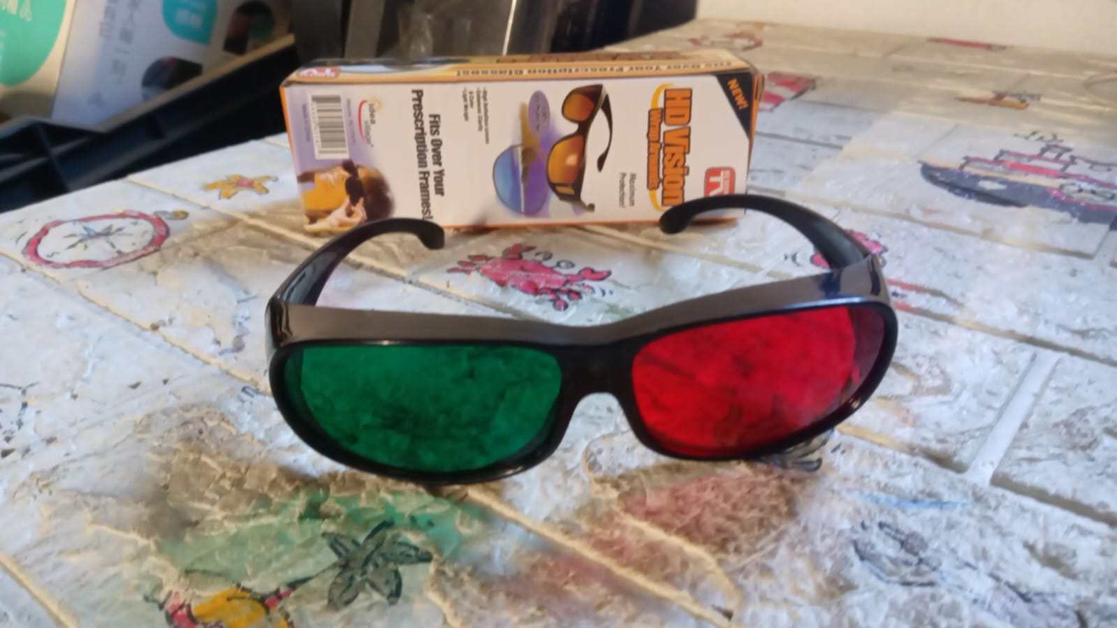 8774 UV Protected Sunglasses, classic Sunglasses for Men & Women, Lightweight, Both Outdoor and Indoor Use (1 Pc )