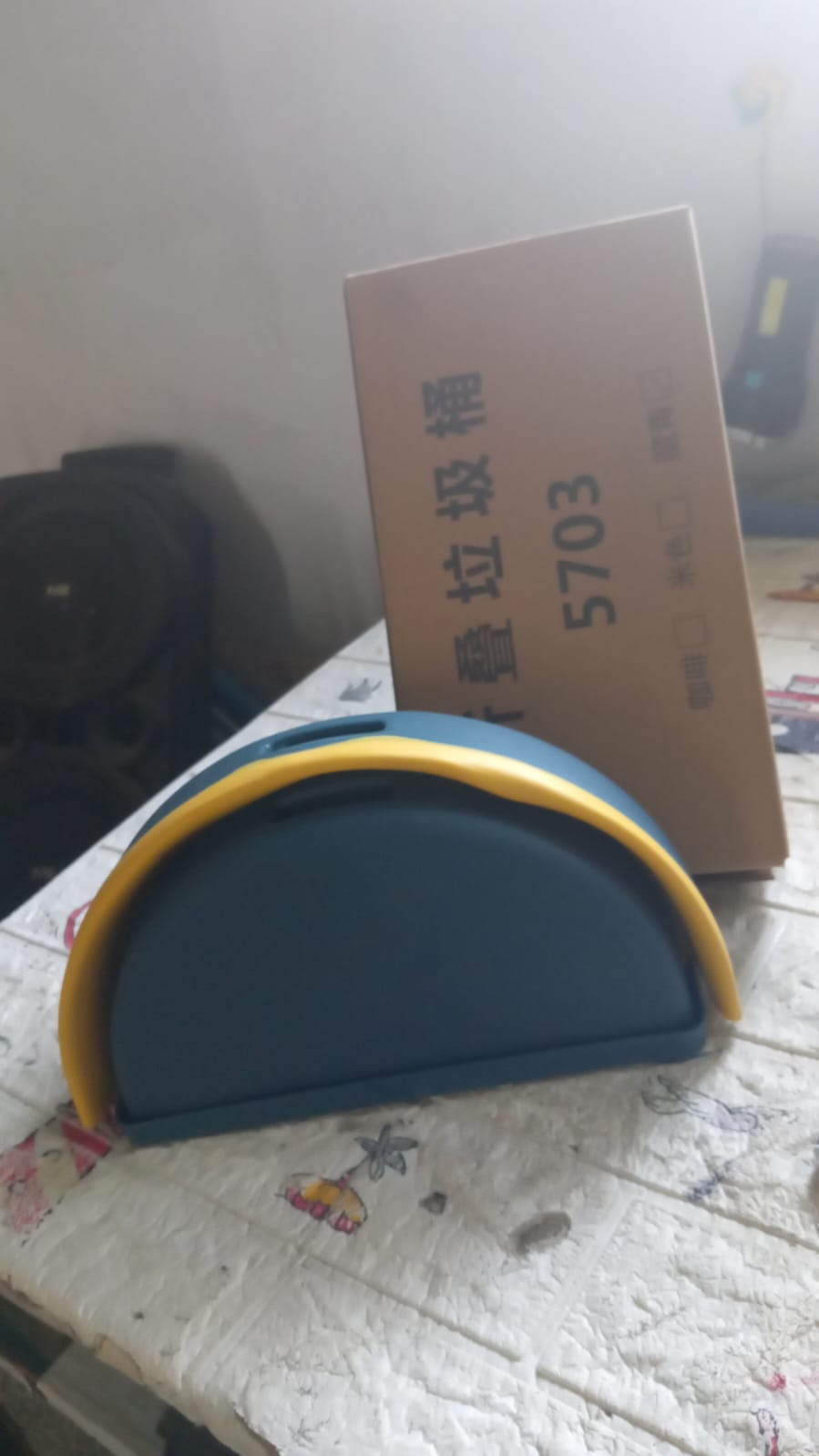 4160 Wall Mounted Hanging Trash Can With Adhesive Hook, Garbage Bin for Kitchen Cabinet Door, Small Collapsible Foldable Waste Bins, Hanging Trash Holder for Bathroom Bedroom Office Car, Portable (1 Pc)