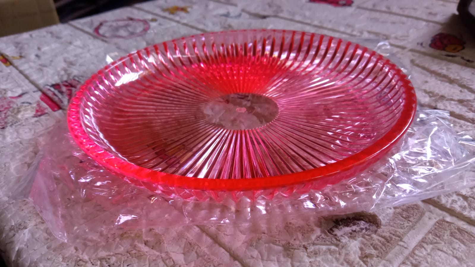 Round Plastic Dinner Plate / Tray / Snacks / Breakfast Plate friendly Plastic Plate for Kids Party Supplies Birthday Holiday Party Dinnerware Supplies (1 Pc)