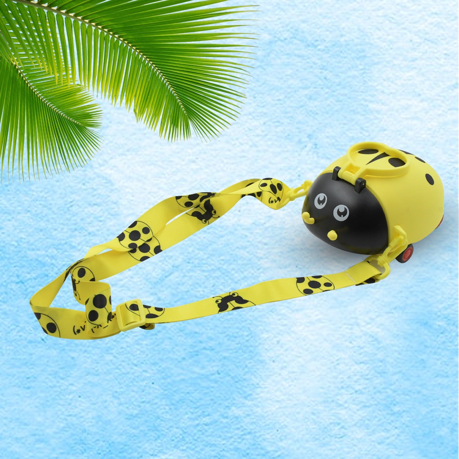 8822 Cute Plastic Bug Shape Water Bottle With Adjustable Shoulder Strap 4 Wheel Straw Portable Drinking Cup Water Bottle For Kids Water Bottle Return Gift For Kids Water Bottle With Straw School Kinds Water Bottle (1 Pc)