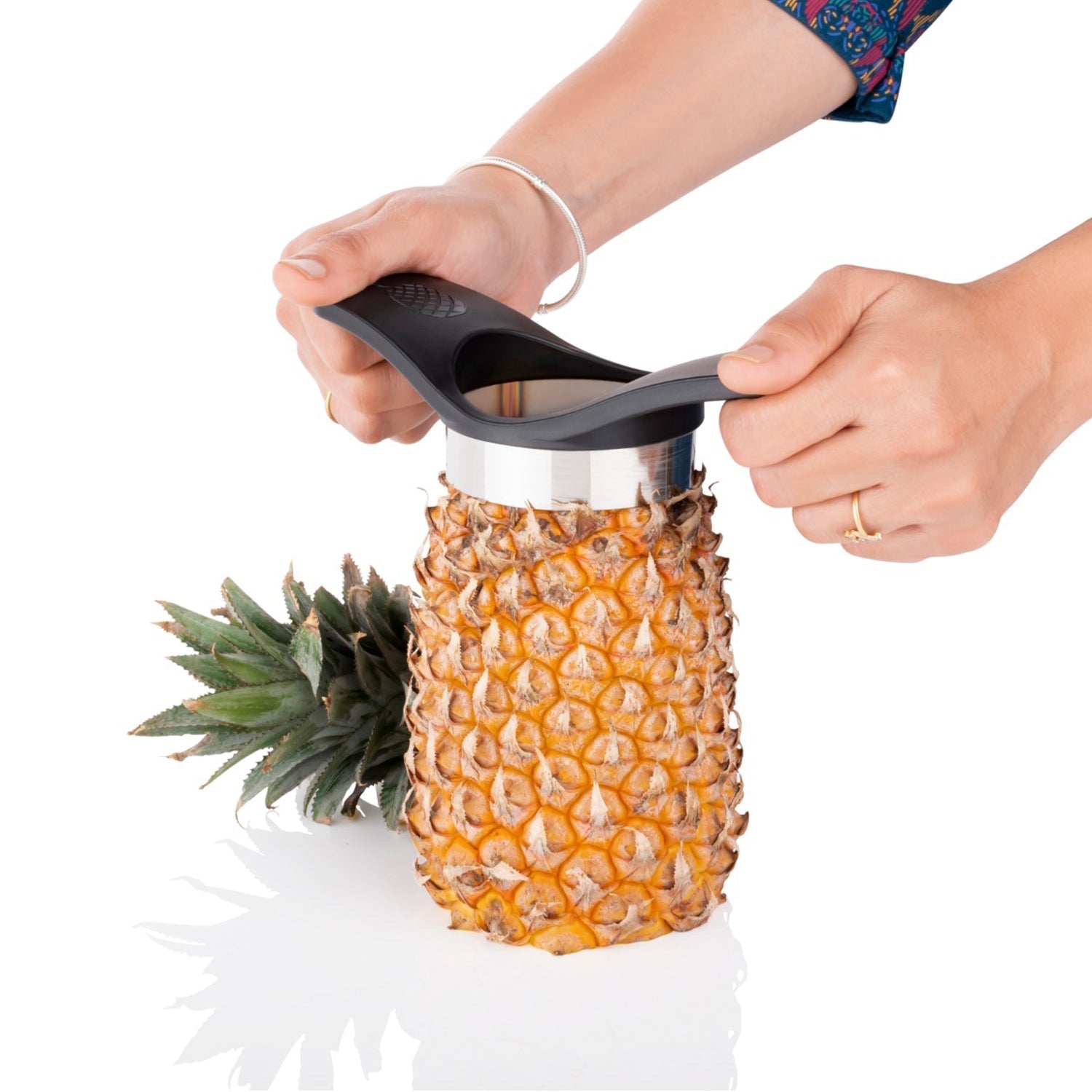 2702 Pineapple Cutter used in all kinds of household and kitchen purposes for cutting pineapples into fine slices. 